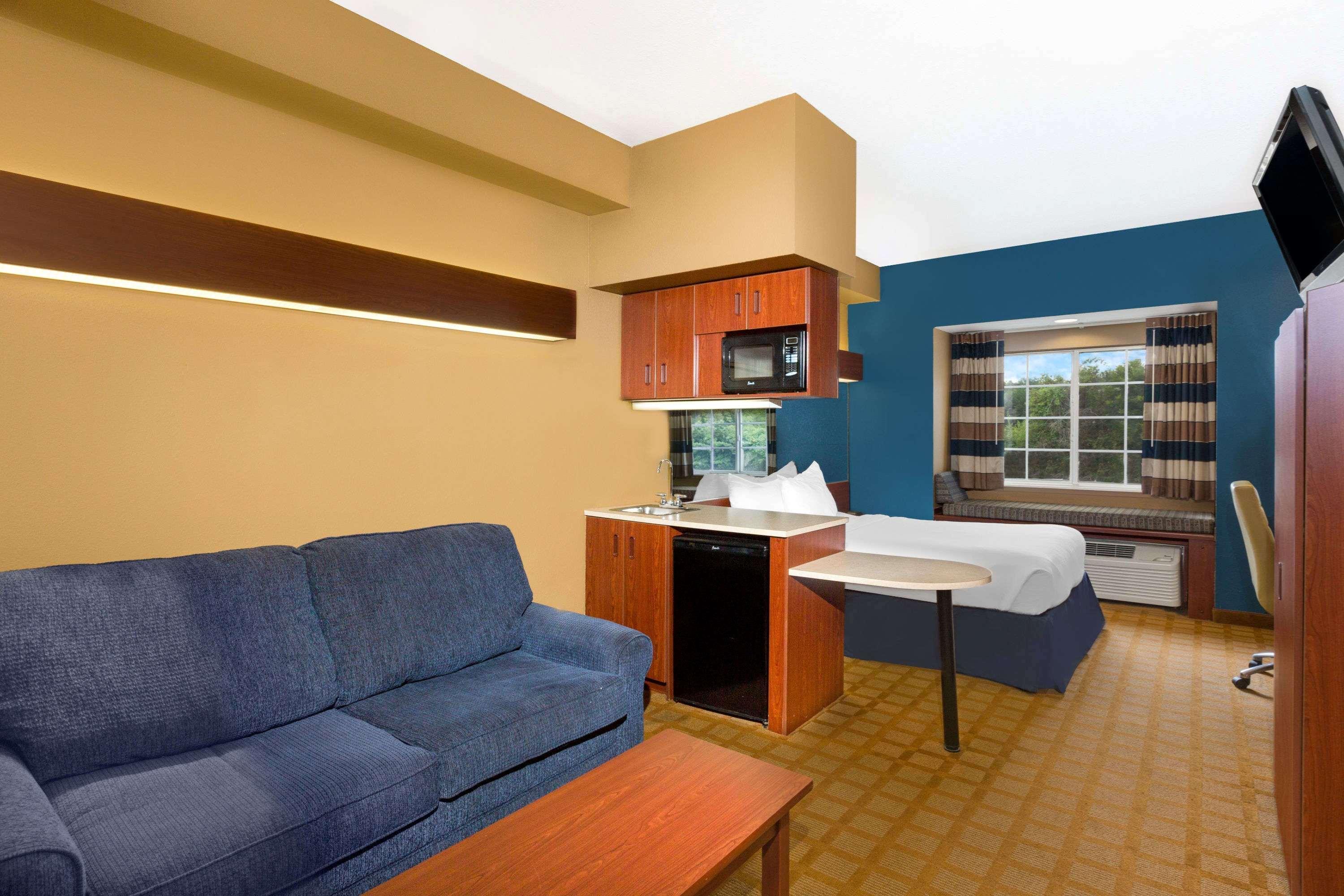 Microtel Inn & Suites By Wyndham Starkville Exterior photo