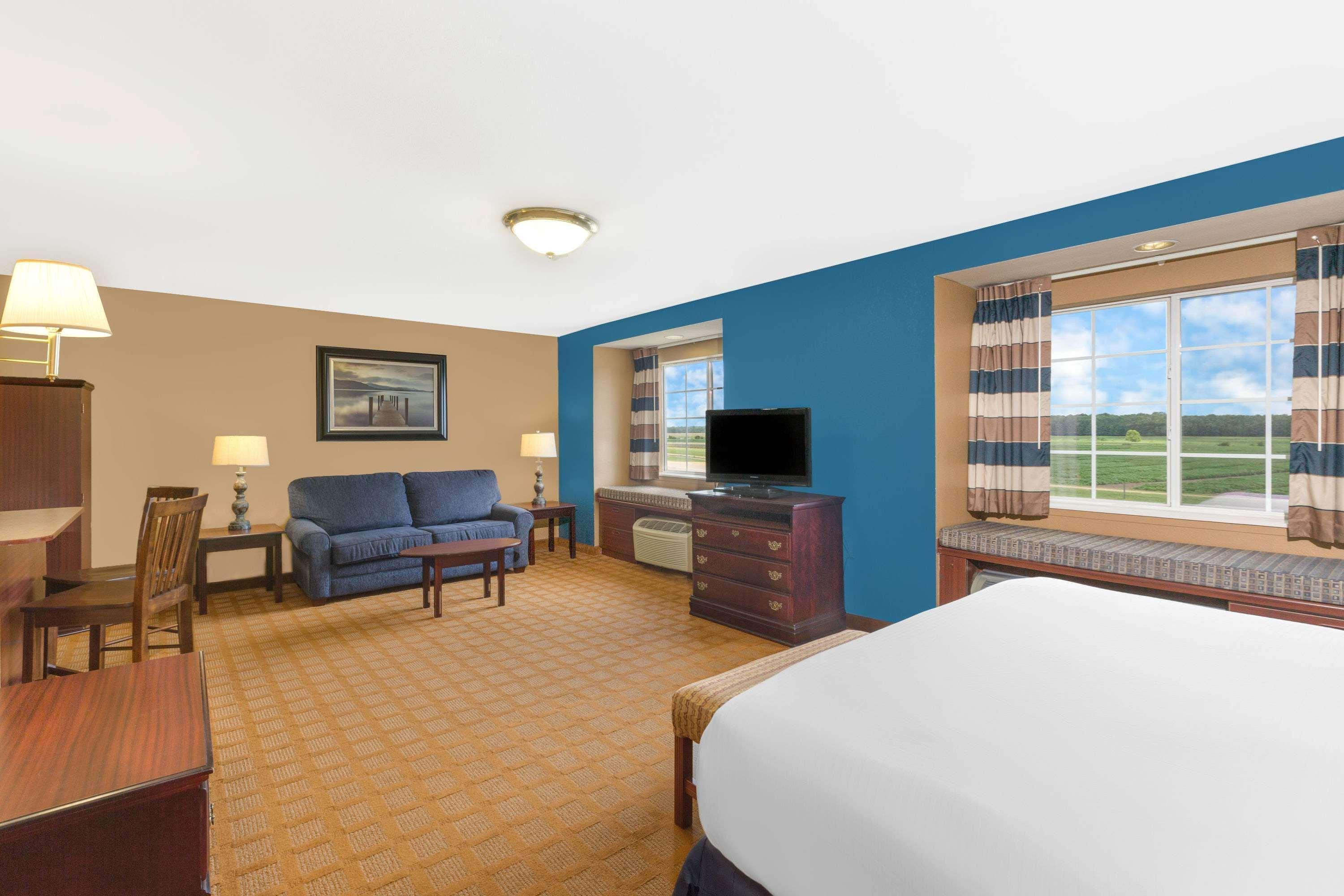 Microtel Inn & Suites By Wyndham Starkville Exterior photo