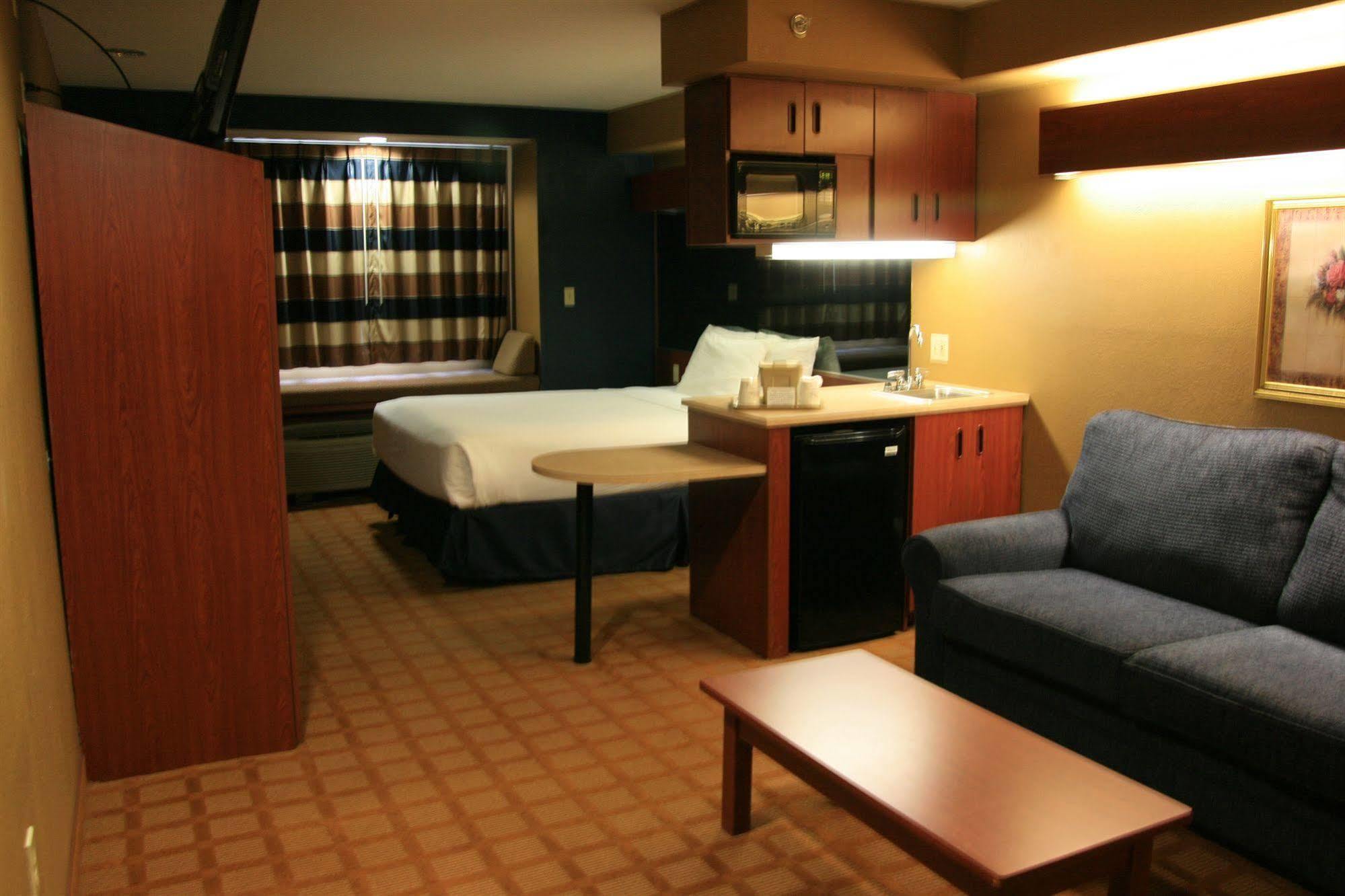 Microtel Inn & Suites By Wyndham Starkville Exterior photo
