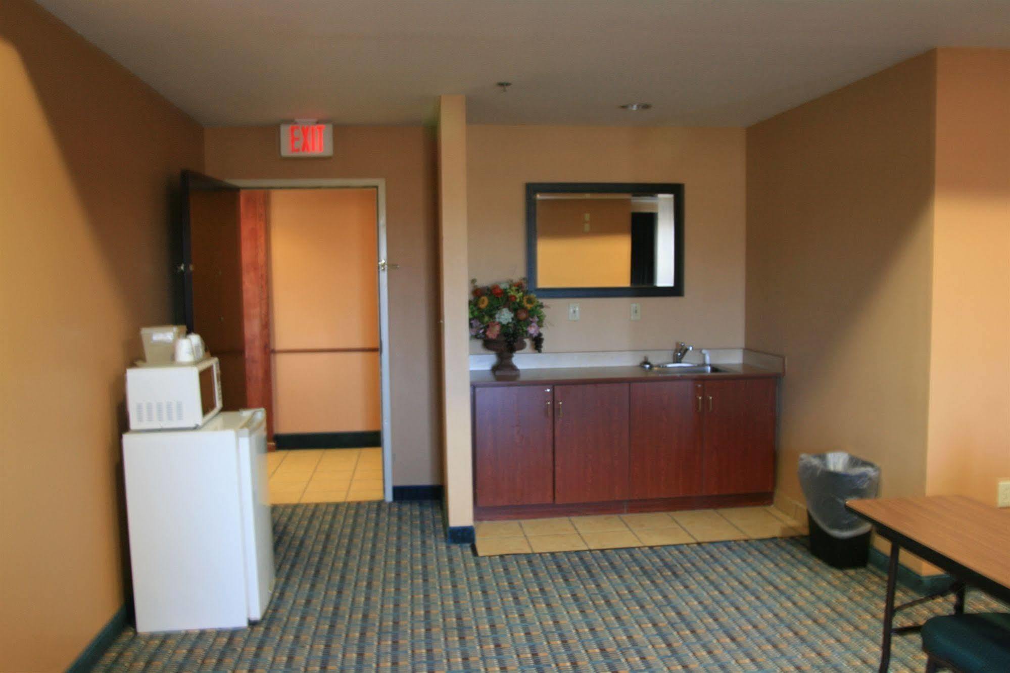 Microtel Inn & Suites By Wyndham Starkville Exterior photo
