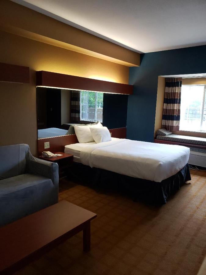 Microtel Inn & Suites By Wyndham Starkville Exterior photo